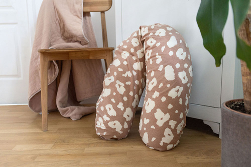 Beaba Ergonomiczna poduszka rogal dla kobiet w ciąży i karmiących Big Flopsy ™ Print Jersey Savannah Bloom 
