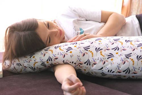 Beaba Ergonomiczna poduszka rogal dla kobiet w ciąży i karmiących Big Flopsy ™ Print Jersey Howell White