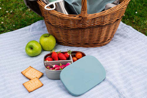 Beaba Lunchbox ze stali nierdzewnej konfigurowalny z silikonową pokrywką i osłoną Baltic Blue